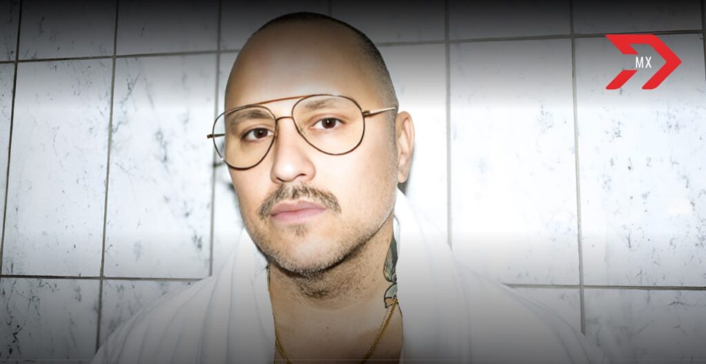 El diseñador Willy Chavarria desfiló en la Met Gala 2025 con un traje pachuco; su marca celebra la identidad mexicana y el activismo social.